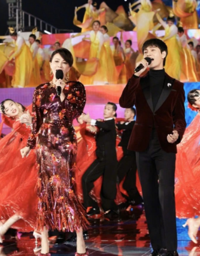 刘涛变身央视宠儿,今年和陈坤上国庆晚会,去年搭档康辉变主持人休闲区蓝鸢梦想 - Www.slyday.coM 刘涛变身央视宠儿,今年和陈坤上国庆晚会,去年搭档康辉变主持人休闲区蓝鸢梦想 - Www.slyday.coM