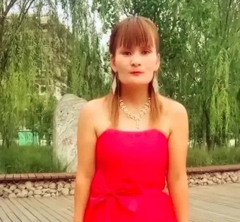 封杀了一个郭老师,又来了一个撞脸杨幂的三梦老师?休闲区蓝鸢梦想 - Www.slyday.coM 封杀了一个郭老师,又来了一个撞脸杨幂的三梦老师?休闲区蓝鸢梦想 - Www.slyday.coM