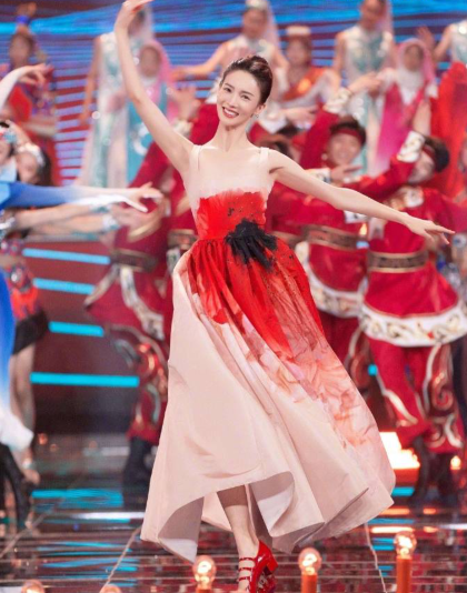 刘涛变身央视宠儿,今年和陈坤上国庆晚会,去年搭档康辉变主持人休闲区蓝鸢梦想 - Www.slyday.coM 刘涛变身央视宠儿,今年和陈坤上国庆晚会,去年搭档康辉变主持人休闲区蓝鸢梦想 - Www.slyday.coM