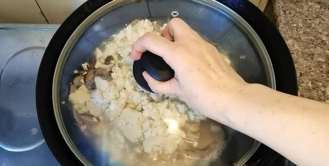 国庆假期吃啥哟,这里有抗疫三大美食分享,第一便是：莆田焖豆腐休闲区蓝鸢梦想 - Www.slyday.coM