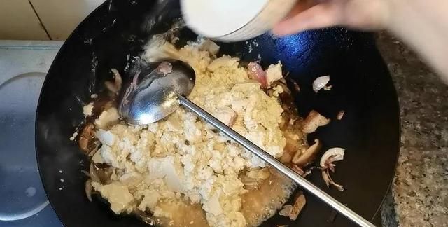 国庆假期吃啥哟,这里有抗疫三大美食分享,第一便是：莆田焖豆腐休闲区蓝鸢梦想 - Www.slyday.coM