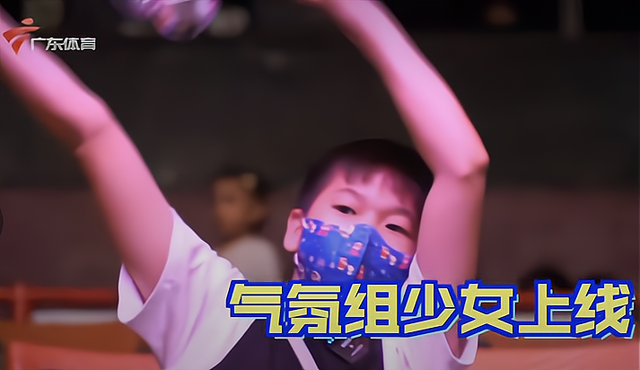 看哭了,14岁全红婵人生第1次逛动物园:10年的心愿,终于实现了休闲区蓝鸢梦想 - Www.slyday.coM 看哭了,14岁全红婵人生第1次逛动物园:10年的心愿,终于实现了休闲区蓝鸢梦想 - Www.slyday.coM