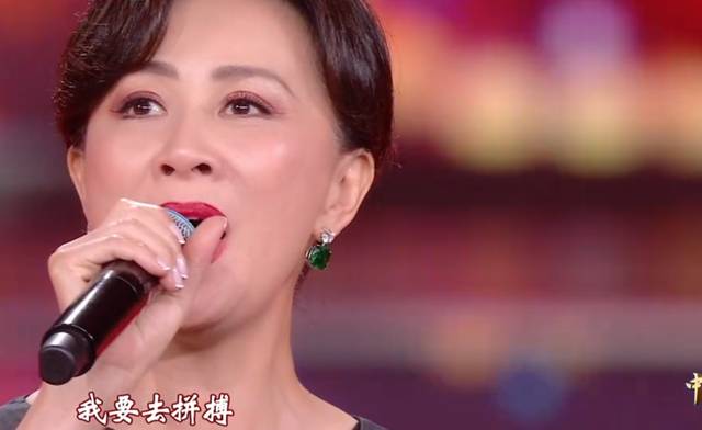 央视国庆晚会创新亮点！现场无主持人，周深伴舞上演一键换装休闲区蓝鸢梦想 - Www.slyday.coM