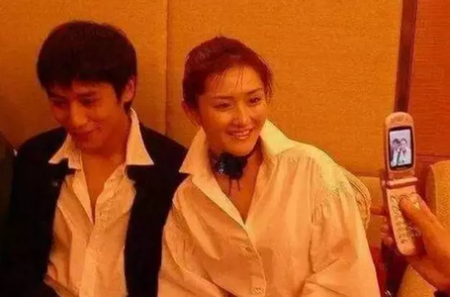 张杰、刘烨时隔10天再同台，国庆晚会各自开嗓，为人父后卸下恩怨休闲区蓝鸢梦想 - Www.slyday.coM