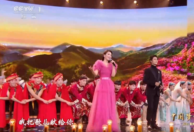 央视国庆晚会：谢霆锋素颜仍帅气，刘涛打扮俗气，黄品源假发明显休闲区蓝鸢梦想 - Www.slyday.coM