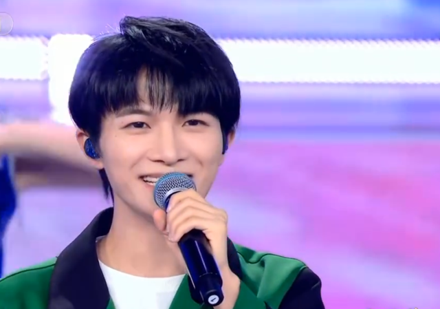 央视国庆晚会创新亮点！现场无主持人，周深伴舞上演一键换装休闲区蓝鸢梦想 - Www.slyday.coM