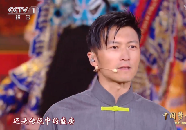 央视国庆晚会：谢霆锋素颜仍帅气，刘涛打扮俗气，黄品源假发明显休闲区蓝鸢梦想 - Www.slyday.coM