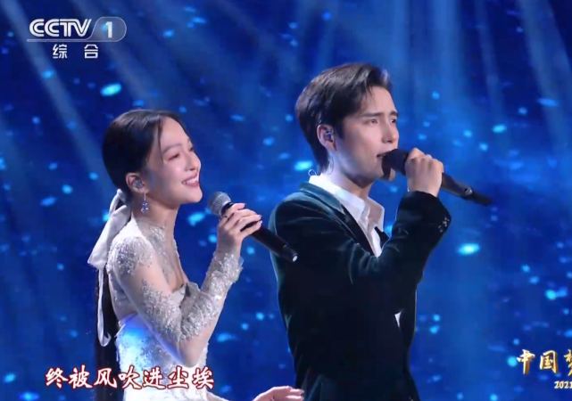 央视国庆晚会：谢霆锋素颜仍帅气，刘涛打扮俗气，黄品源假发明显休闲区蓝鸢梦想 - Www.slyday.coM