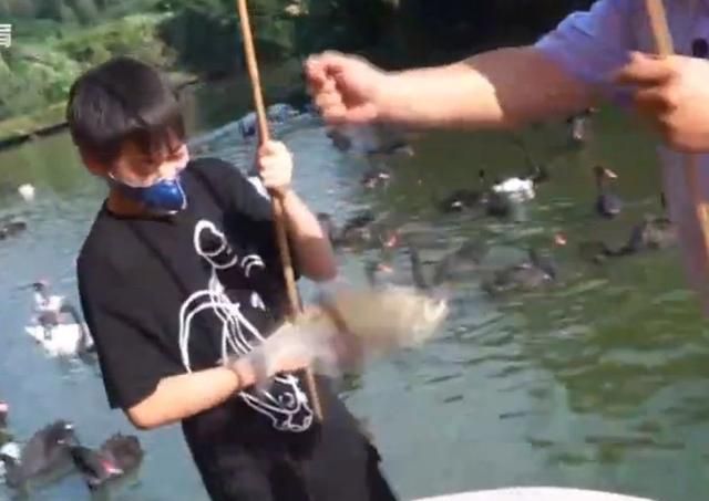 全红婵玩疯了!5秒就钓出一条鱼,连钓9条创纪录,过山车玩了6次休闲区蓝鸢梦想 - Www.slyday.coM 全红婵玩疯了!5秒就钓出一条鱼,连钓9条创纪录,过山车玩了6次休闲区蓝鸢梦想 - Www.slyday.coM