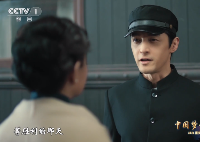 央视国庆晚会：谢霆锋素颜仍帅气，刘涛打扮俗气，黄品源假发明显休闲区蓝鸢梦想 - Www.slyday.coM