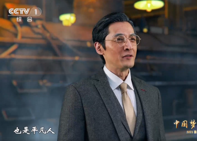 央视国庆晚会：谢霆锋素颜仍帅气，刘涛打扮俗气，黄品源假发明显休闲区蓝鸢梦想 - Www.slyday.coM