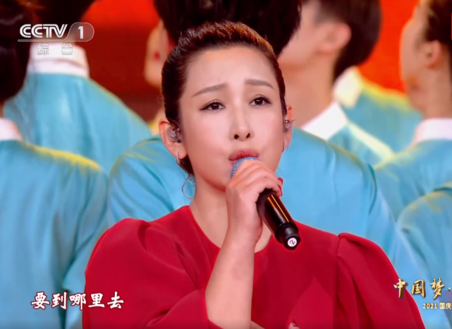 央视国庆晚会：谢霆锋素颜仍帅气，刘涛打扮俗气，黄品源假发明显休闲区蓝鸢梦想 - Www.slyday.coM