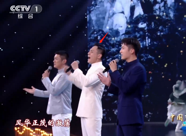 央视国庆晚会：谢霆锋素颜仍帅气，刘涛打扮俗气，黄品源假发明显休闲区蓝鸢梦想 - Www.slyday.coM