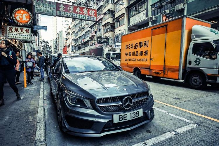 中国大陆的很多普通老百姓都能用得起汽车,但中国香港普通老百姓一般