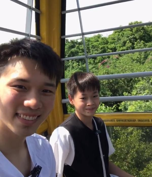 全红婵圆梦了!奥运冠军带她去动物园,乘坐贵宾车,脸上笑成了花休闲区蓝鸢梦想 - Www.slyday.coM