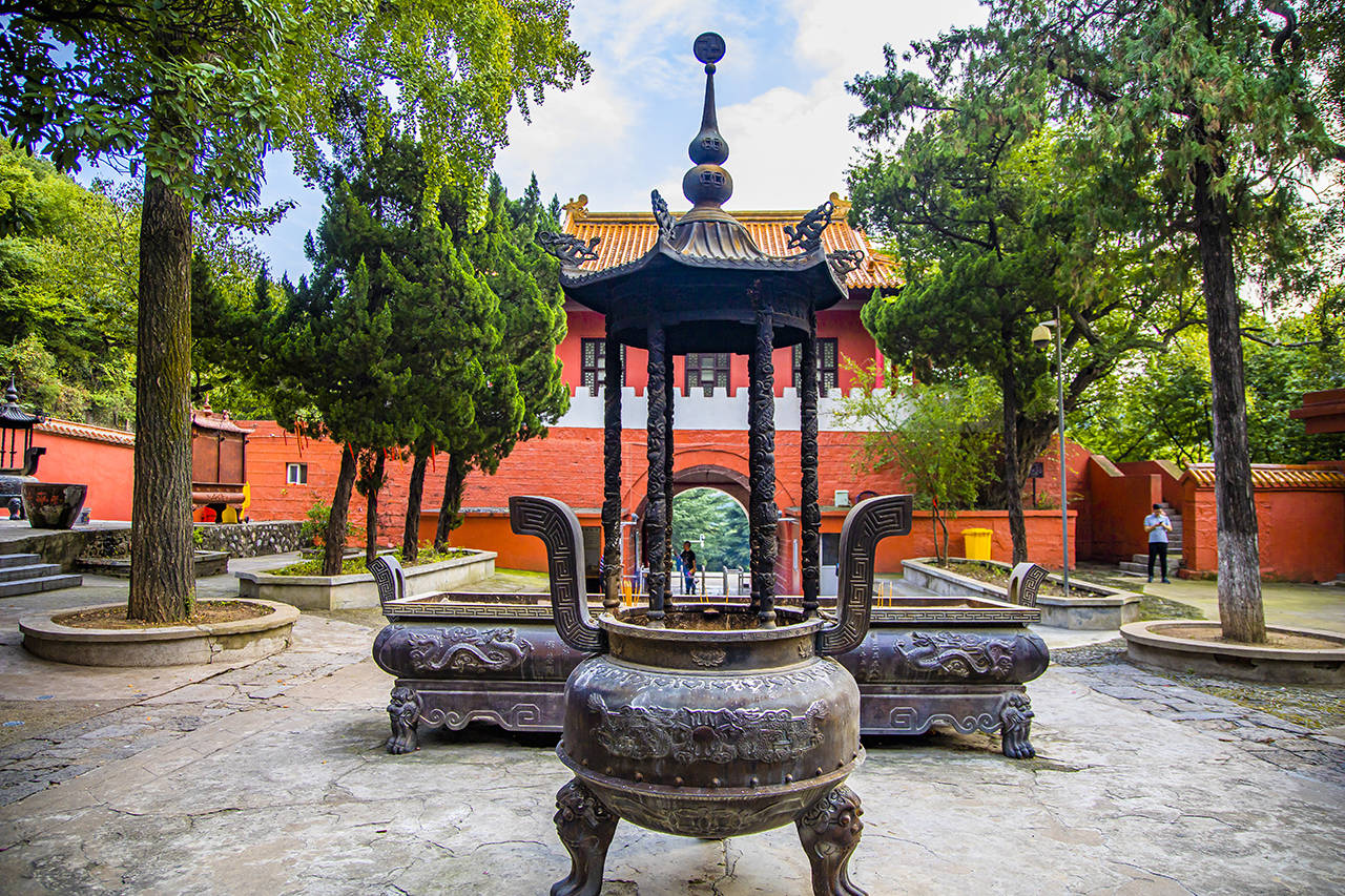 相山公园属于淮北市唯一的大型综合性公园,位于相城北部,内有相山庙