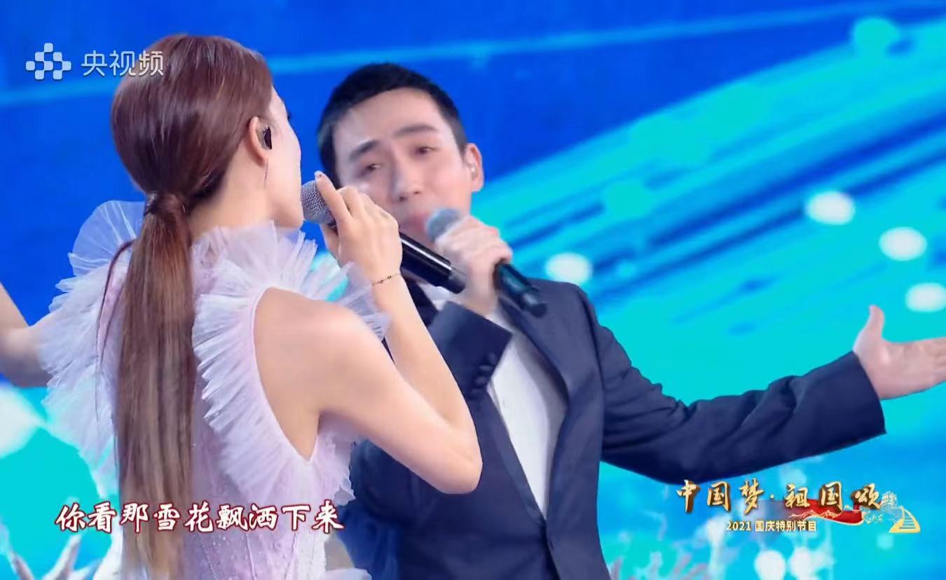 央视国庆晚会，多名港澳台歌手参加演出，谢霆锋帅气打鼓卖力演唱休闲区蓝鸢梦想 - Www.slyday.coM