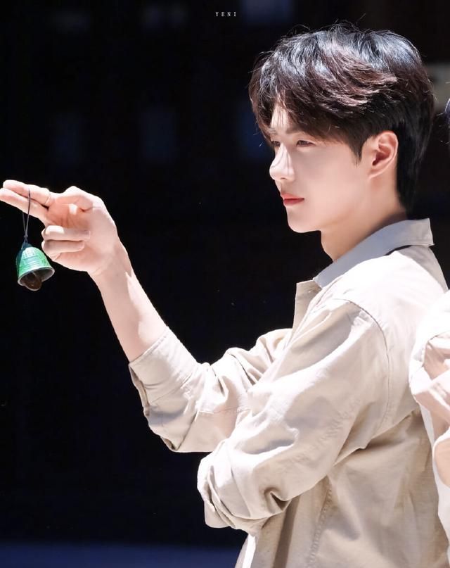 王一博：“平安顺遂”一图突然在各个平台火了,来源是什么情况?休闲区蓝鸢梦想 - Www.slyday.coM