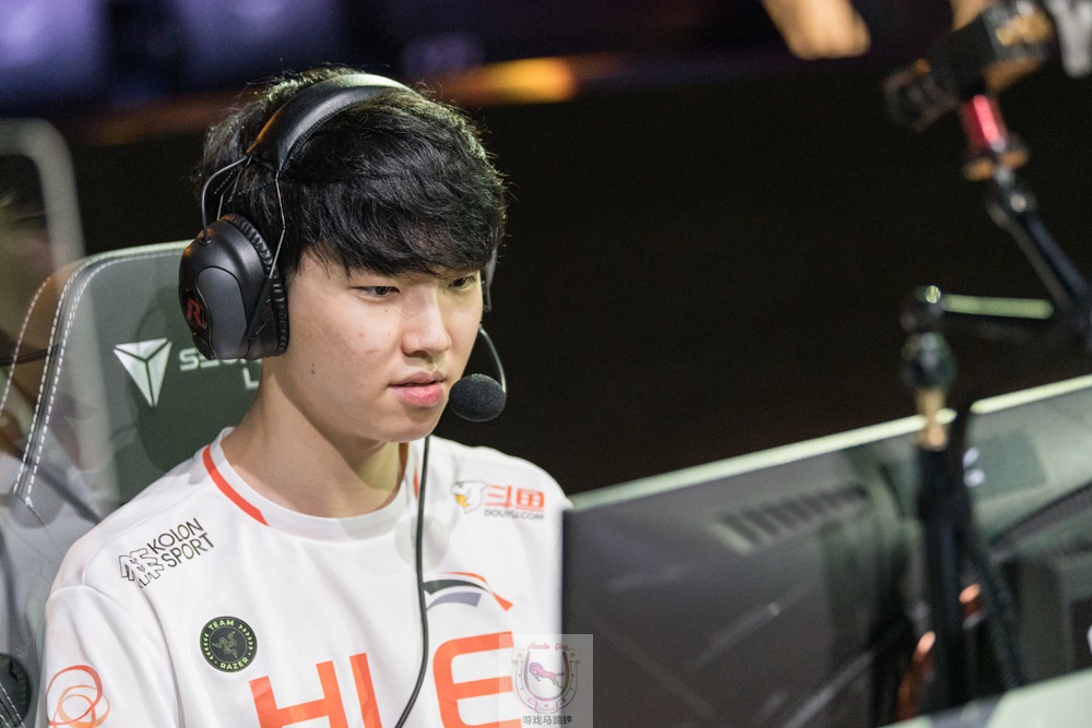 S11入围赛揭幕局备战现状！LNG全面碾压HLE休闲区蓝鸢梦想 - Www.slyday.coM