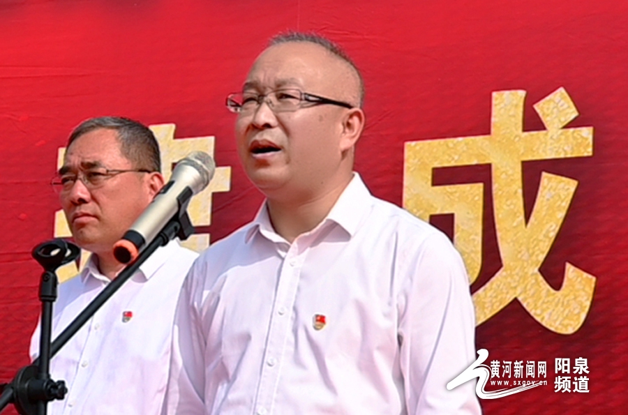 盂县县委副书记,县长王拥国出席通车仪式并宣布竣工通车.