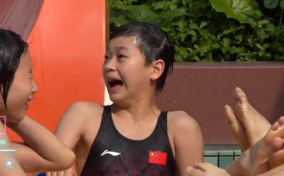 全红婵是游乐园王者！每个项目冲头阵+全程憨笑，太欢乐了休闲区蓝鸢梦想 - Www.slyday.coM