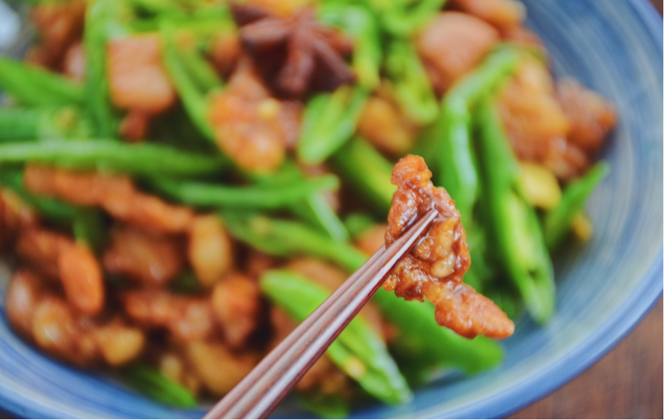 杭椒炒肉丁香辣过瘾，专治各种没有食欲的，实在是太下饭了休闲区蓝鸢梦想 - Www.slyday.coM