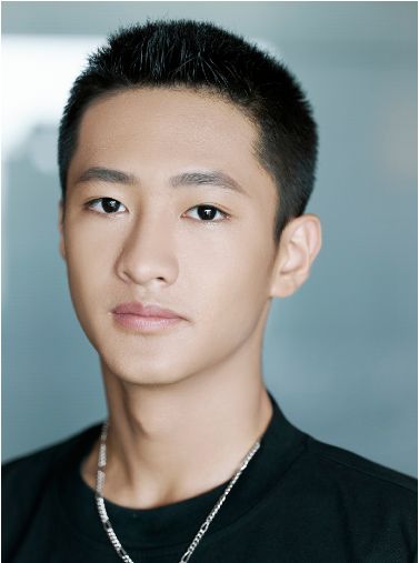 00后又诞生一个好演员,易烊千玺不再孤单,二人成长津湖中的亮点休闲区蓝鸢梦想 - Www.slyday.coM