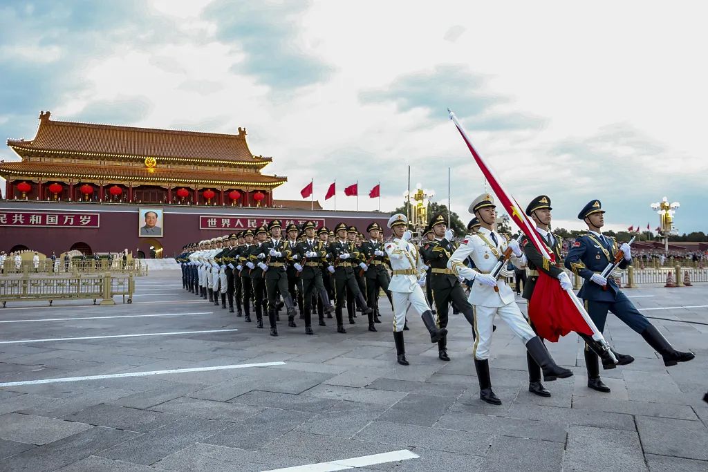 正步铿锵国威万丈听国庆节响彻天安门广场的脚步声