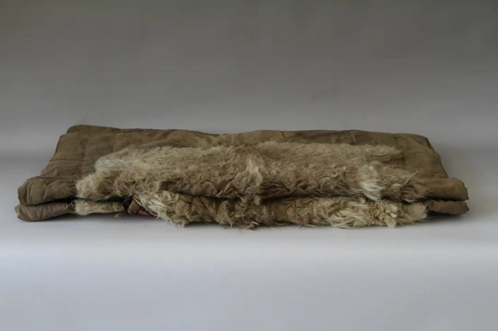 红色文物100第27集67包玉昆和他的狼皮褥子