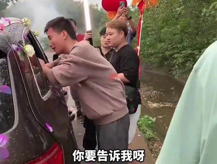湖南这场婚礼冲上热搜！姐姐出嫁，双胞胎弟弟哭成泪人休闲区蓝鸢梦想 - Www.slyday.coM