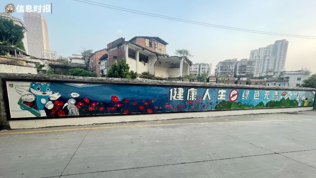 小巷里的禁毒宣传彩绘墙.信息时报记者 卢杰 摄