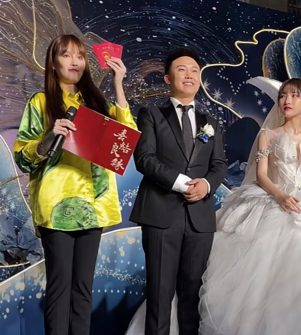 知名网红四川可乐大婚,赵本山女儿担任证婚人,豪车云集排面十足|云集