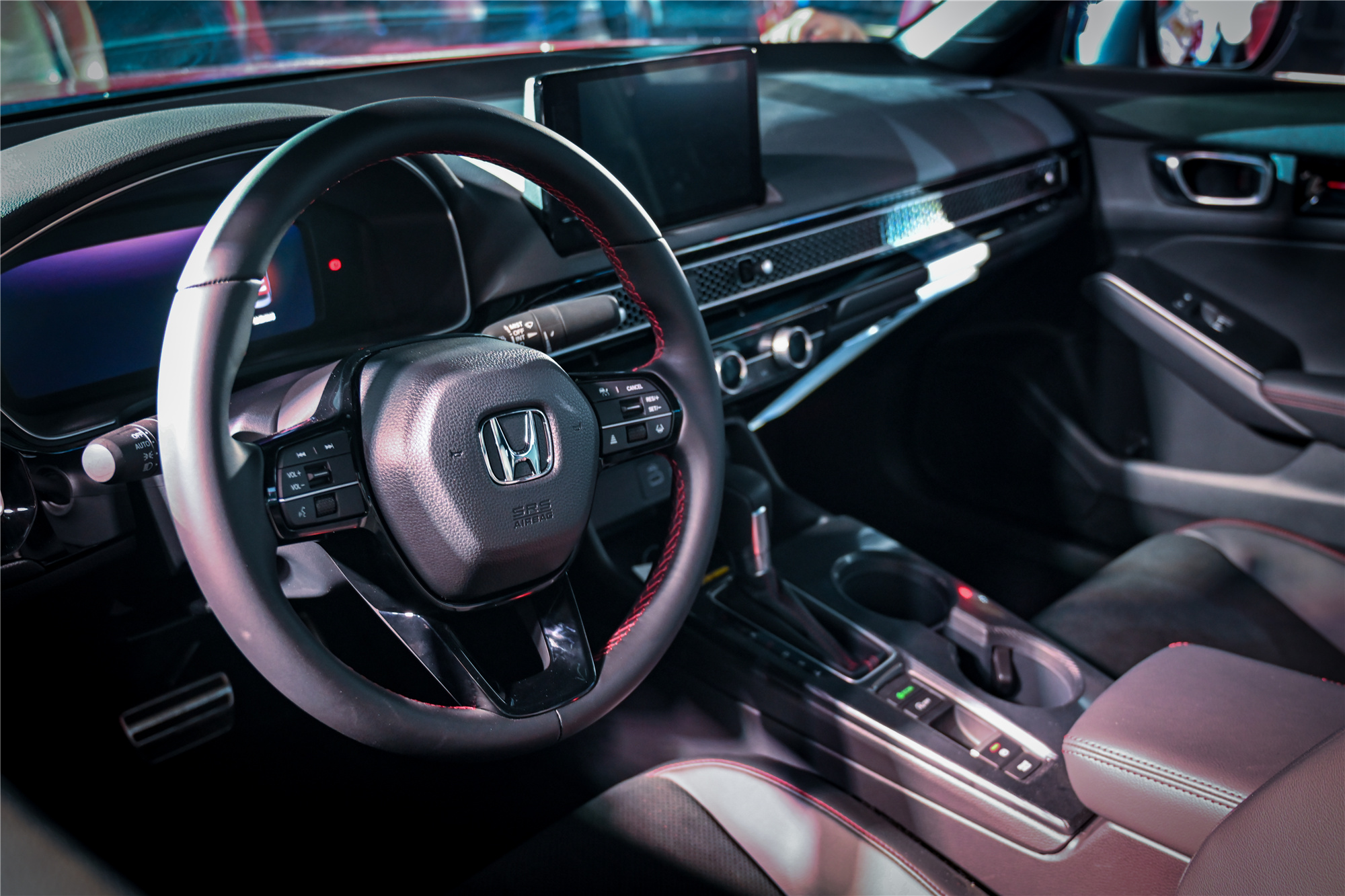 东风本田第十一代思域的内饰简约精致,细节处处展现质感.