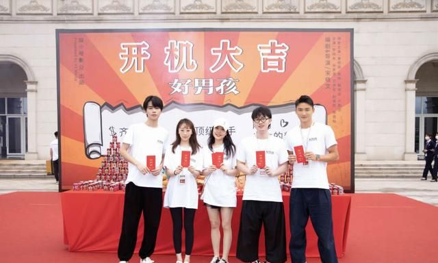 国内电影快报:《长津湖》《我和我的父辈》上映休闲区蓝鸢梦想 - Www.slyday.coM 国内电影快报:《长津湖》《我和我的父辈》上映休闲区蓝鸢梦想 - Www.slyday.coM