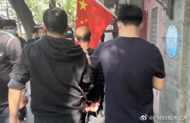 今年十一长假首贼跟去年是同一人,在相同地点被抓!休闲区蓝鸢梦想 - Www.slyday.coM 今年十一长假首贼跟去年是同一人,在相同地点被抓!休闲区蓝鸢梦想 - Www.slyday.coM