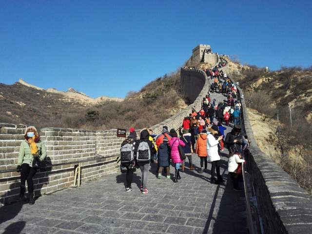 八达岭长城吸烟保安被开除,网友却骂游客多事,砸人饭碗图啥?休闲区蓝鸢梦想 - Www.slyday.coM 八达岭长城吸烟保安被开除,网友却骂游客多事,砸人饭碗图啥?休闲区蓝鸢梦想 - Www.slyday.coM