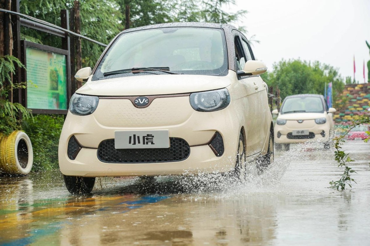 小车大爱满电出发小虎fev试驾体验全力开启