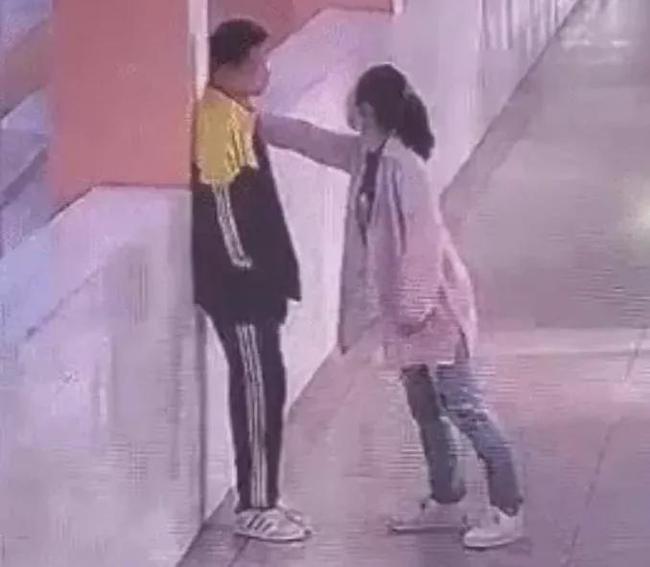 河南13岁女孩因想不开喝下百草枯，目前肺部已经被烧坏！休闲区蓝鸢梦想 - Www.slyday.coM