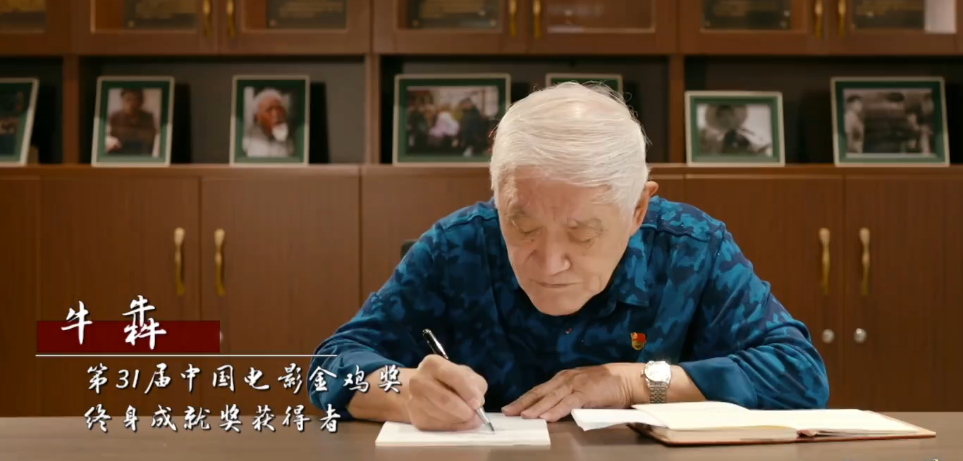 国庆晚会精彩瞬间多！孙楠刘嘉玲开场合唱，李雪健牛犇罕寄语青年休闲区蓝鸢梦想 - Www.slyday.coM