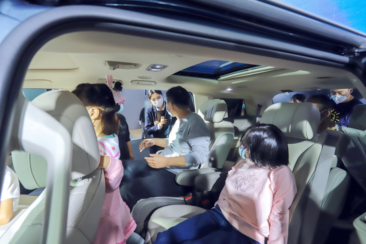 第四代嘉华沈阳上市这可能是最适合家庭出行的一款mpv