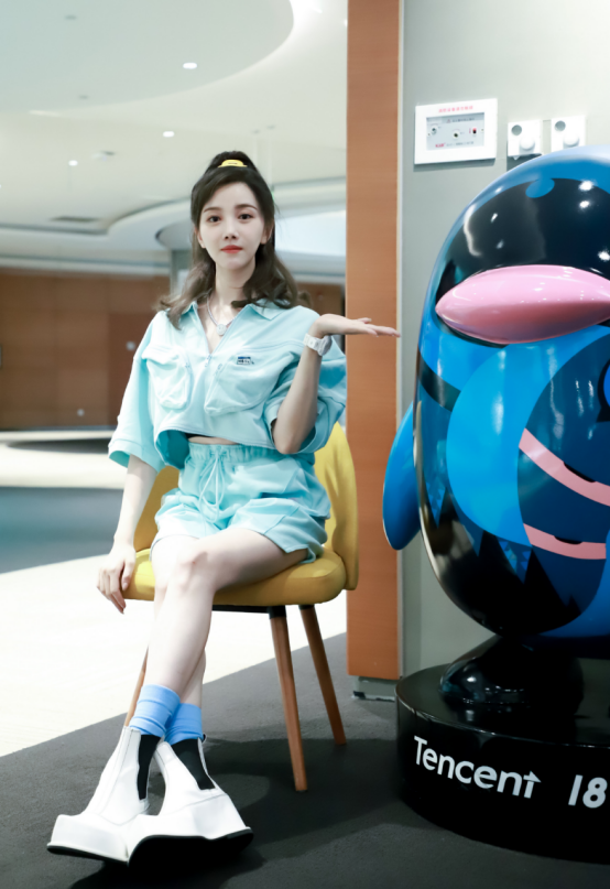 陈小纭绿茶风格穿搭好素雅马卡龙配色惹人爱好身材藏不住