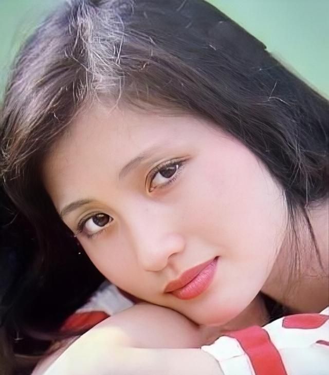 57岁林芳兵娇艳依然跟儿子像情侣当年因何被拒绝饰演87版林黛玉