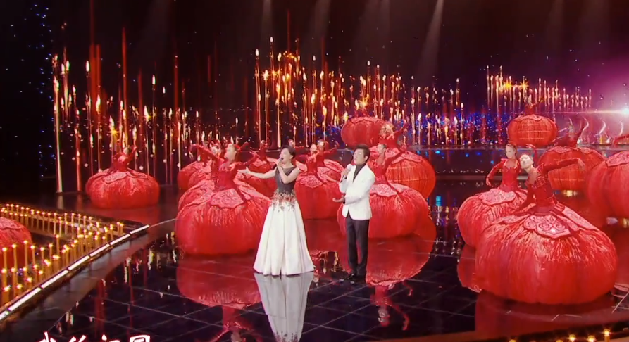 国庆晚会精彩瞬间多！孙楠刘嘉玲开场合唱，李雪健牛犇罕寄语青年休闲区蓝鸢梦想 - Www.slyday.coM