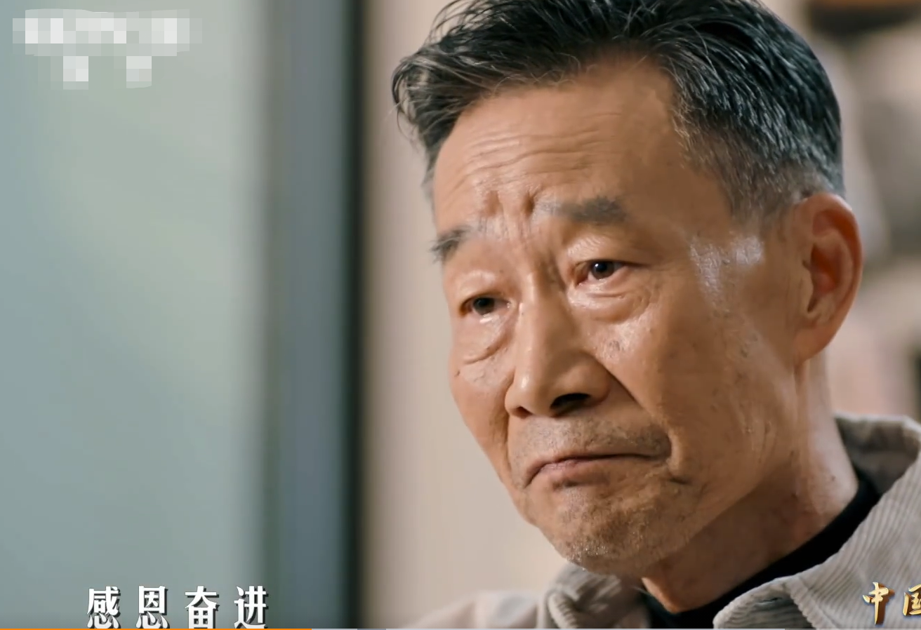 国庆晚会精彩瞬间多！孙楠刘嘉玲开场合唱，李雪健牛犇罕寄语青年休闲区蓝鸢梦想 - Www.slyday.coM