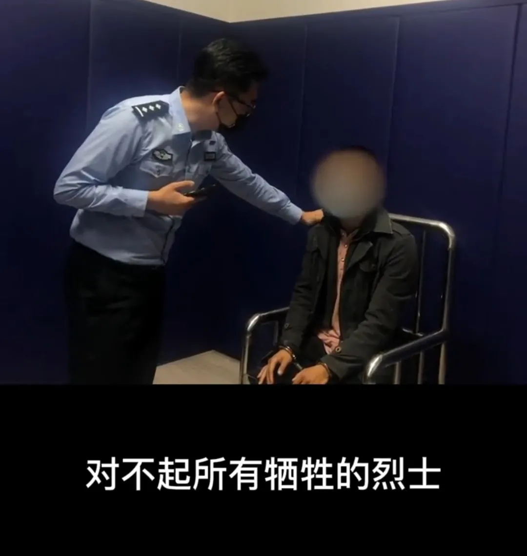 辽宁盘锦又现精日车贴,一私家车贴旭日军旗,还有“支那”字样休闲区蓝鸢梦想 - Www.slyday.coM 辽宁盘锦又现精日车贴,一私家车贴旭日军旗,还有“支那”字样休闲区蓝鸢梦想 - Www.slyday.coM