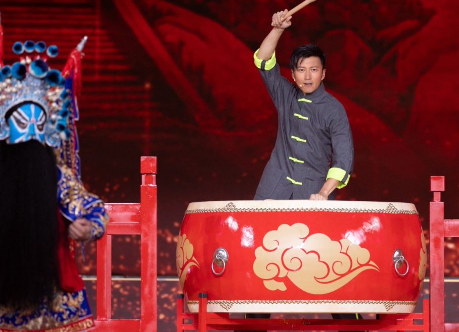 国庆晚会精彩瞬间多！孙楠刘嘉玲开场合唱，李雪健牛犇罕寄语青年休闲区蓝鸢梦想 - Www.slyday.coM