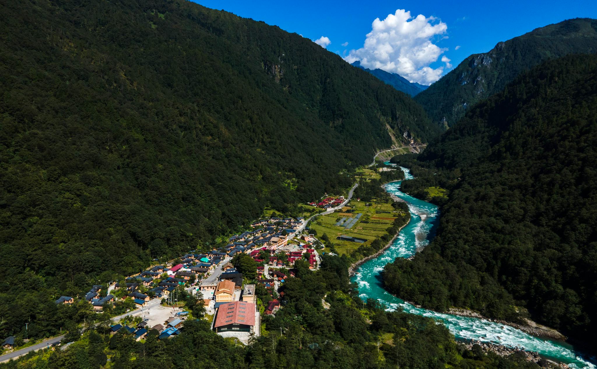 俯瞰独龙江|云南省_新浪新闻