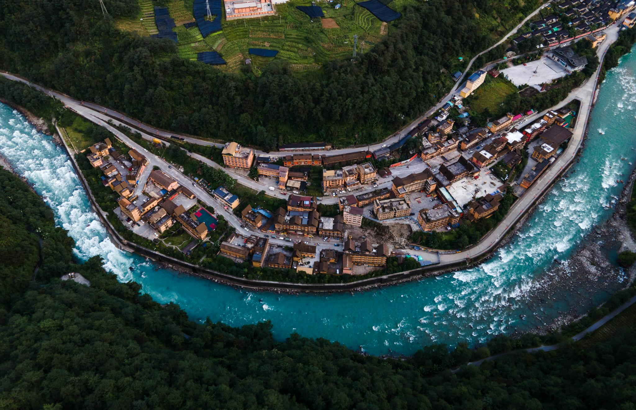 这是10月1日拍摄的云南省贡山独龙族怒族自治县独龙江乡孔当村(无人机