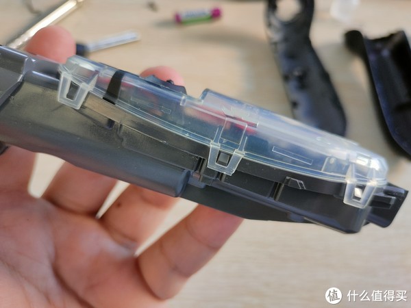 自己动手给老爸的飞利浦剃须刀换电池