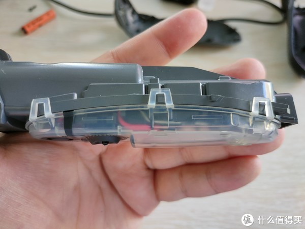 自己动手给老爸的飞利浦剃须刀换电池